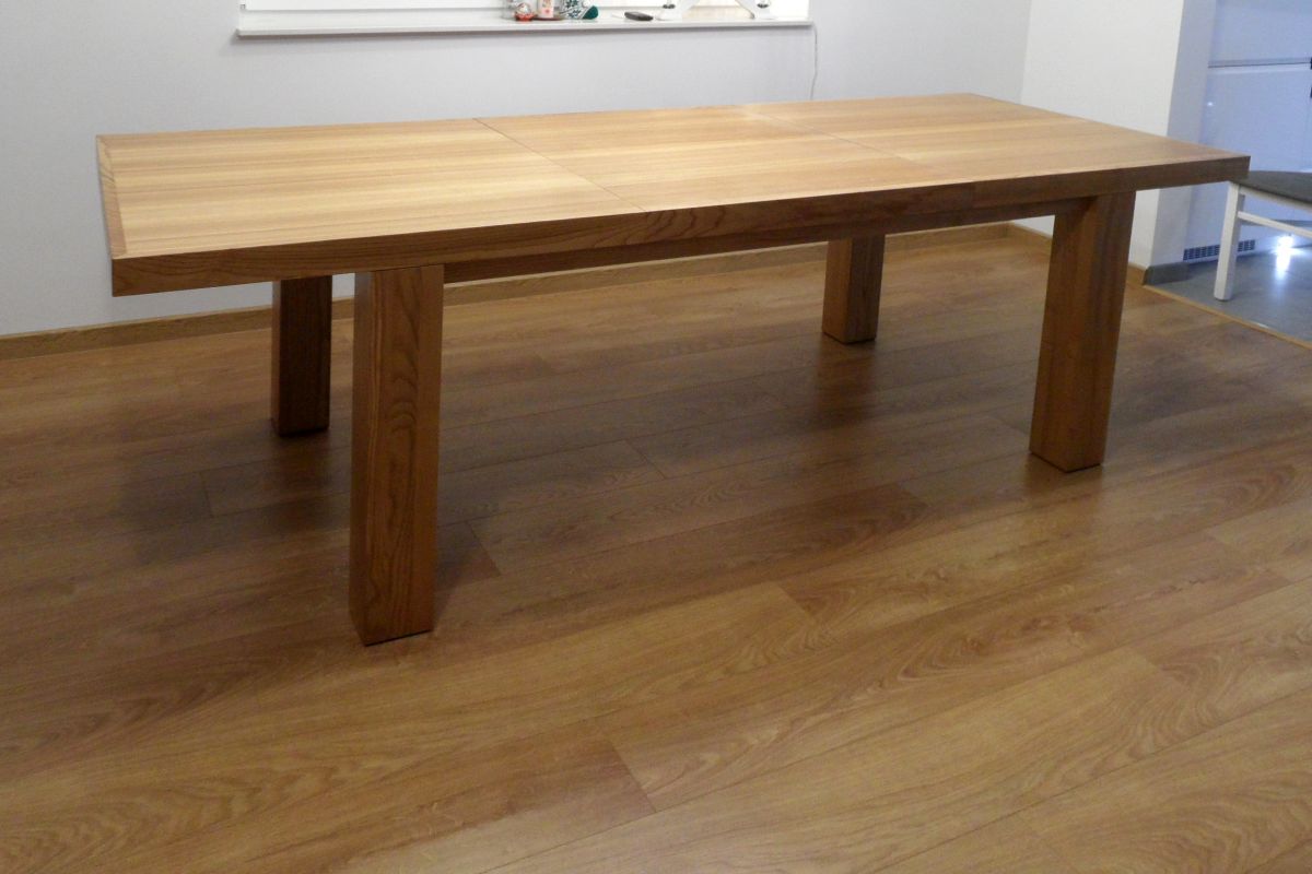 Rozkładany stół z litego drewna 1